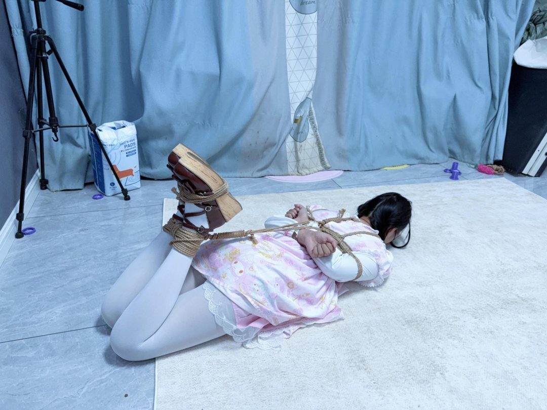 【咕咕】lo娘のDID逃生挑战2-驷马移动测试篇（3种姿势卖力挣扎移动、闻鞋气味惩罚、采访感受）