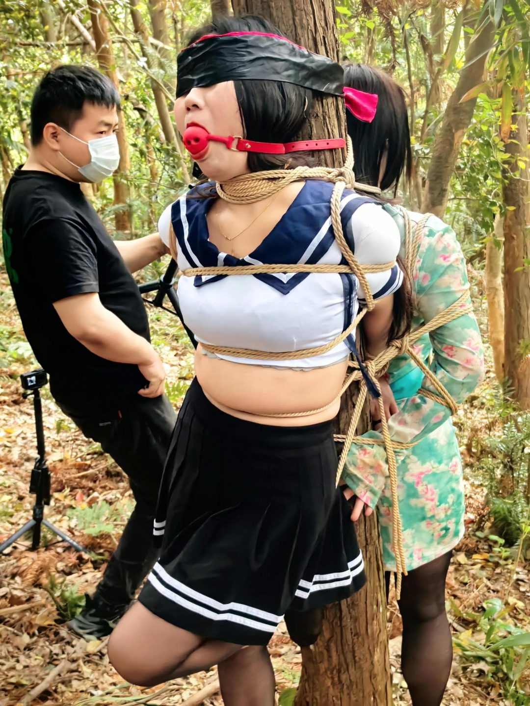 客户体验约绑户外的小树林