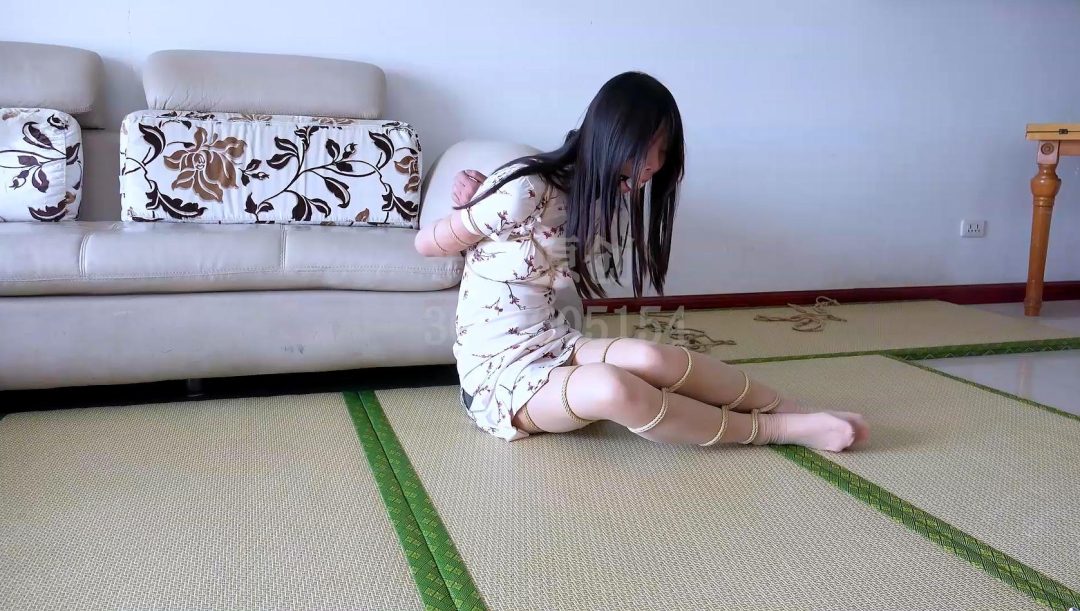茶茶 旗袍五花口球一个人放置