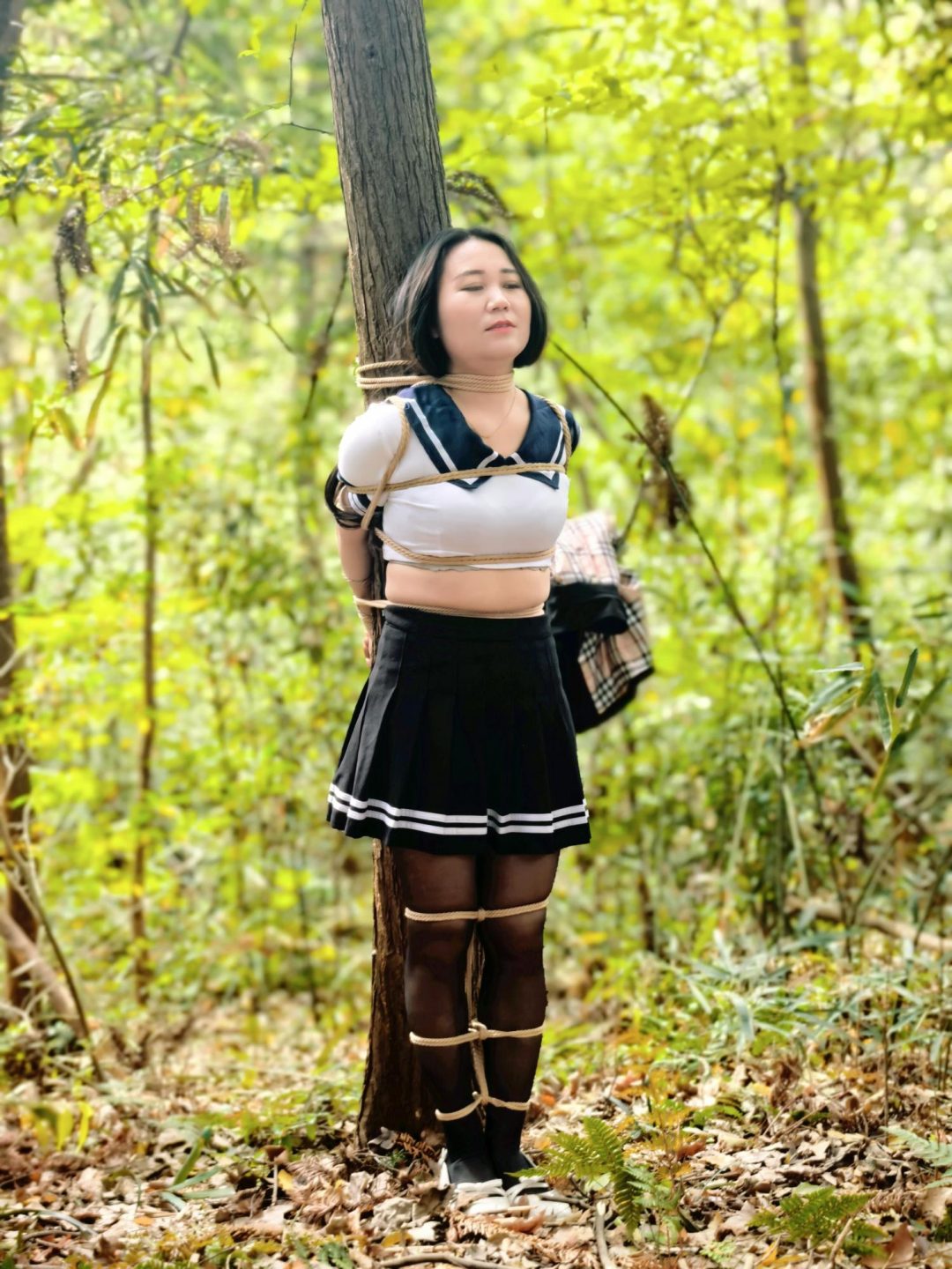 客户体验约绑户外的小树林
