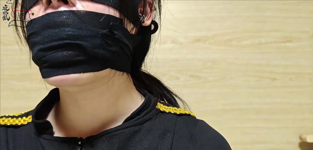 【夜鸣狐】【丝袜堵嘴】【裹手】丝袜堵嘴裹手+胶带紧缠包裹 完全无法逃脱差点要哭了!