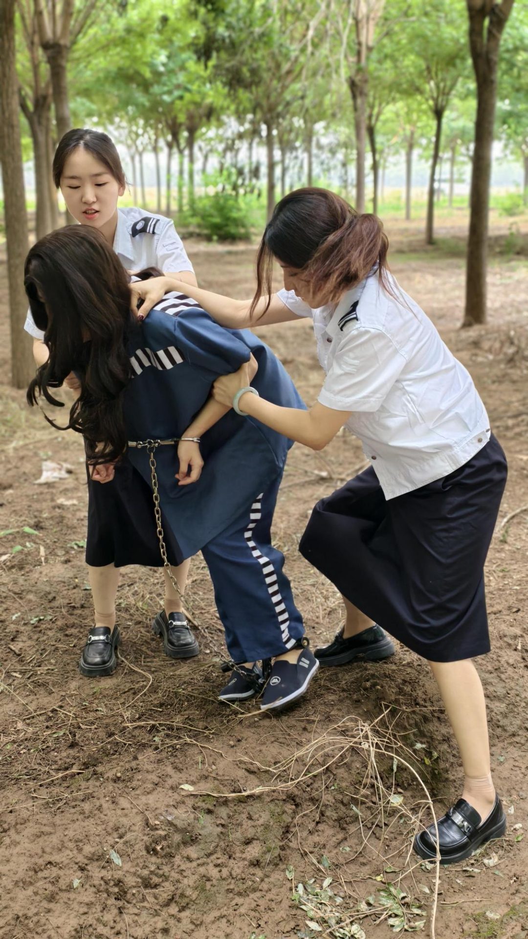 【忘忧社工作室】318 案（下集） 姐姐押马倩去家里指认完 现场