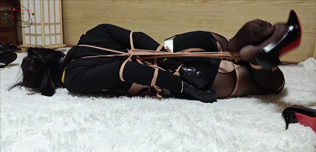 【夜鸣狐】【丝袜堵嘴】【裹手】丝袜堵嘴裹手+胶带紧缠包裹 完全无法逃脱差点要哭了!