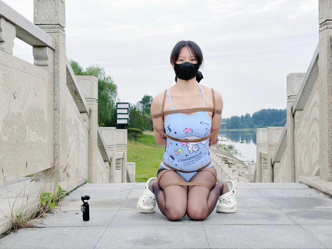 泳衣户外捆绑