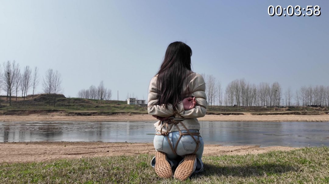 户外五花紧缚口罩里边戴着口球