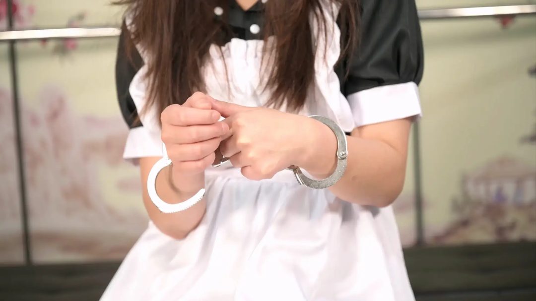 【美腿镣铐系列】雪碧女佣白丝板铐铐脚--JK鞋、自铐
