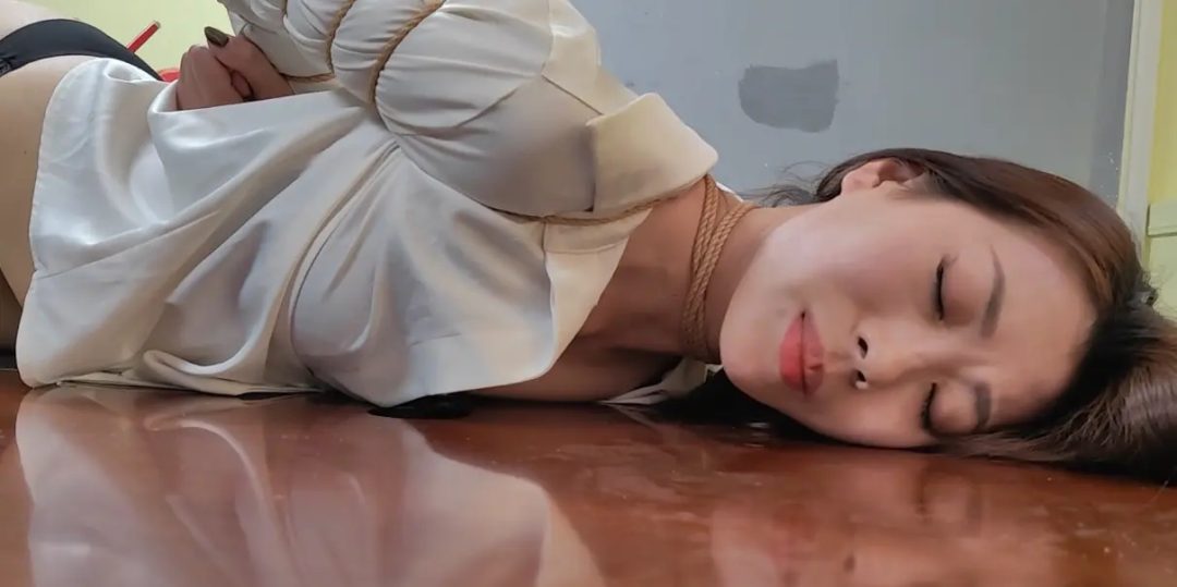 随心原创 诺米 性感的秘书 水刑惩罚