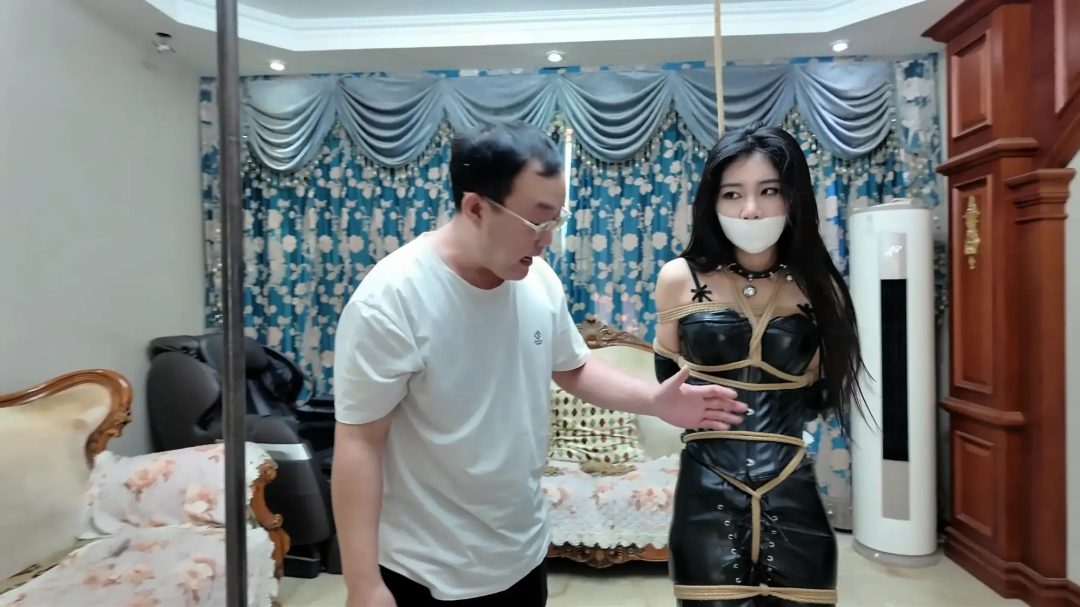 《福美礼品店·验货驯服！高傲官官终成M》【超美神颜】【黑丝玉足】【验货互动】【玩臀挠脚】【套手紧束】