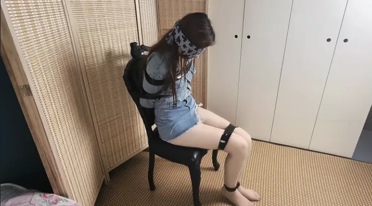 新模蜜瓜首秀，大长腿气质美女