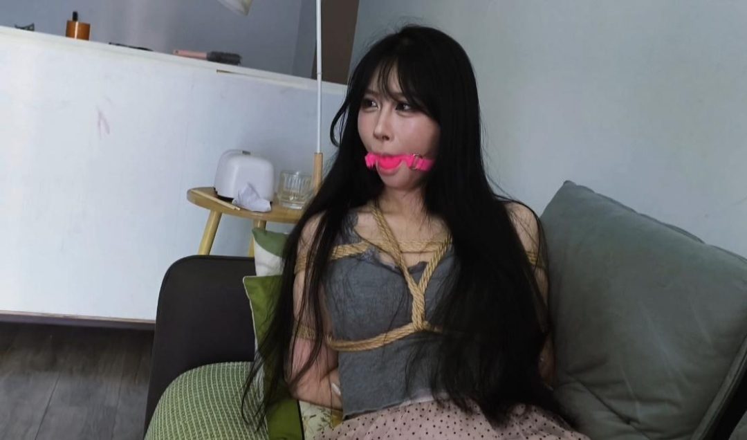 【禾一原创】（私人订制）姐姐玩绳子被弟弟发现强制捆绑紧缚调教