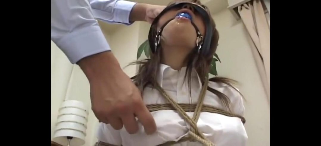 被捆绑的女白领
