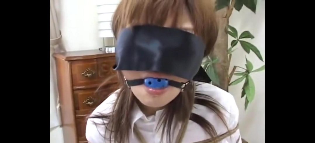被捆绑的女白领