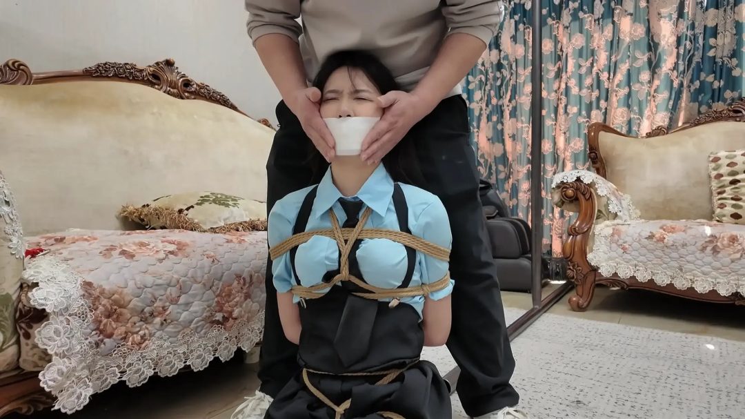 《尤物收藏夹·柠琪·不要质疑老哥的绳技！》【短裙肉丝】【口球堵嘴】【放置挣扎】【逐步加固】