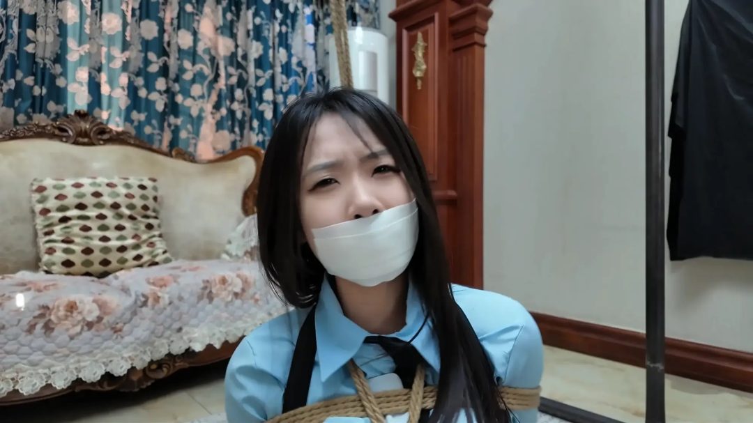 《尤物收藏夹·柠琪·不要质疑老哥的绳技!》【短裙肉丝】【口球堵嘴】【放置挣扎】【逐步加固】 《尤物收藏夹·柠琪·不要质疑老哥的绳技!》【短裙肉丝】【口球堵嘴】【放置挣扎】【逐步加固】