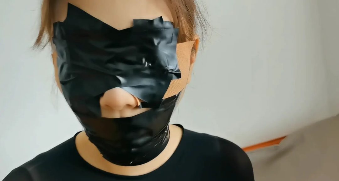 驴驴挑战黏性胶带封眼＋封嘴全过程
