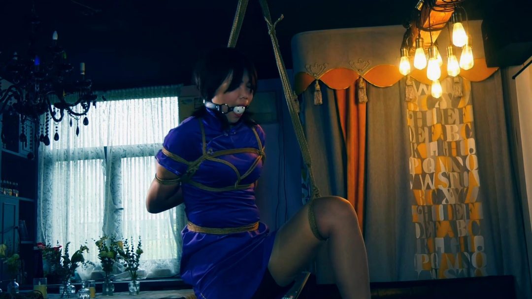 旗袍女M的单腿吊