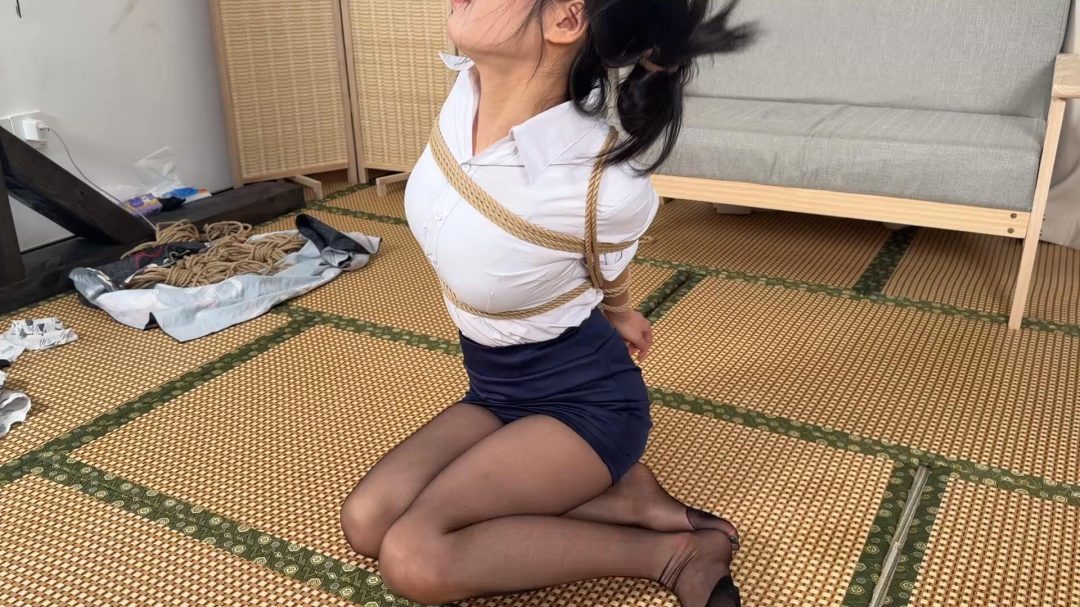 【胖竹子写真集】OL制服美女,直臂捆缚 制服诱惑