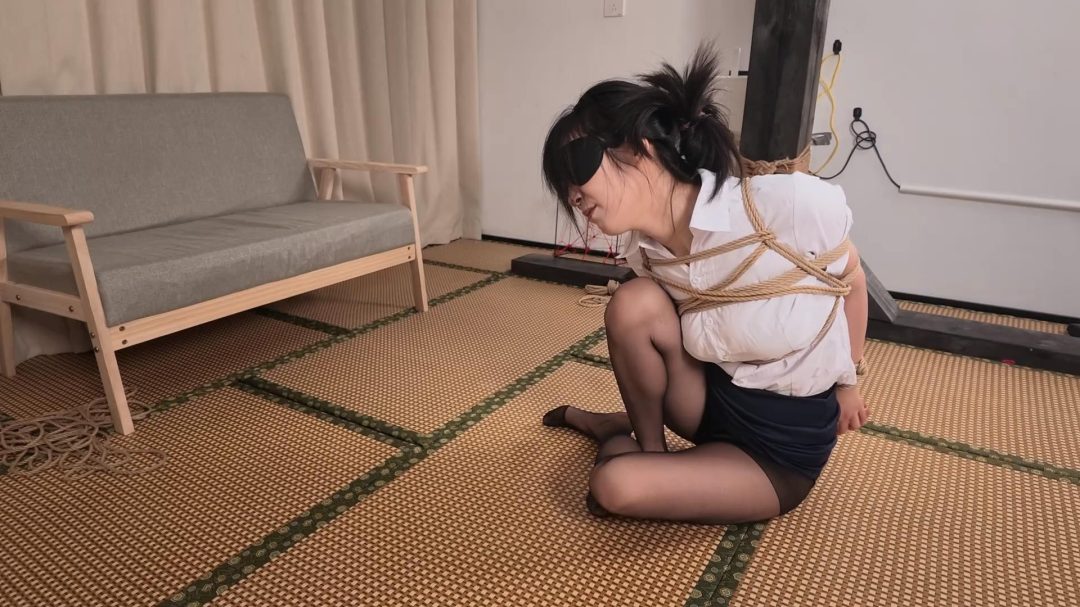 【胖竹子写真集】OL制服美女,直臂捆缚 制服诱惑