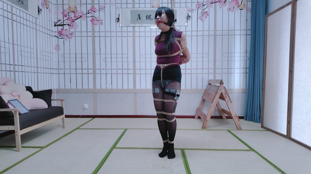 秦韵绳屋工作室定拍：玖儿踮脚直立吊电击+一小段访谈
