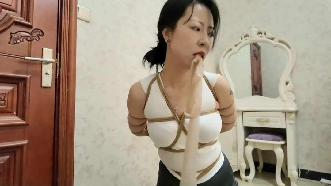 枫叶工作室精品定制2.7k剧情片—《母女劫难》重制版 单亲妈妈因无钱交房租被房东胁迫 女儿发现隐情被房东捂晕一同被捆绑囚禁