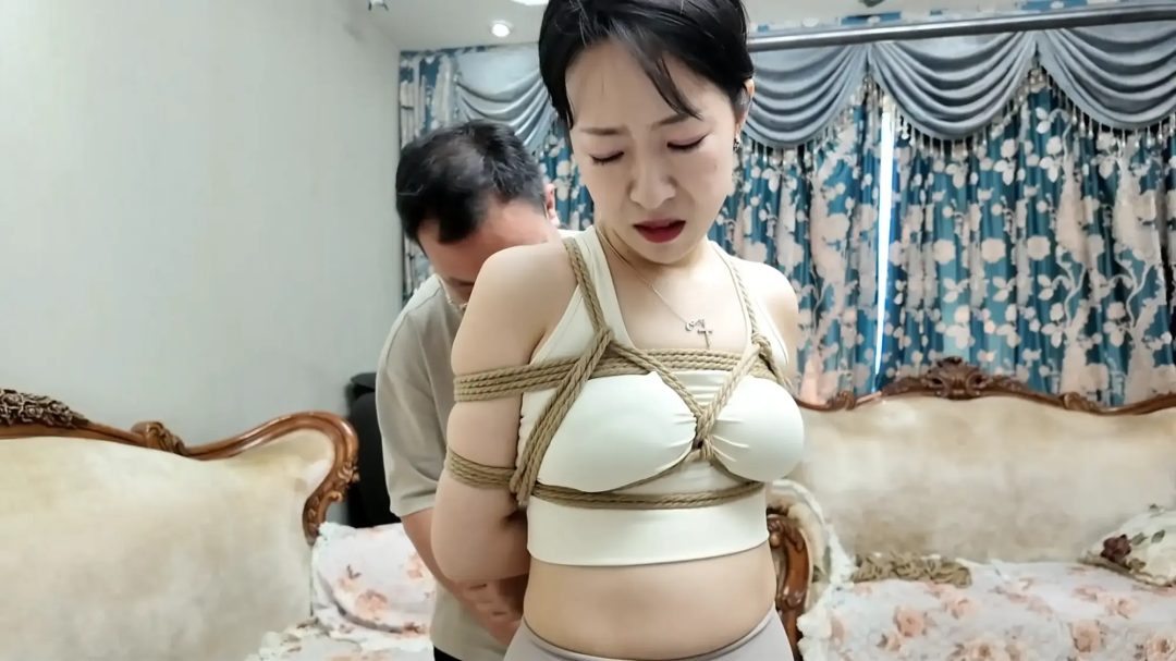 枫叶工作室精品定制2.7k剧情片—《母女劫难》重制版 单亲妈妈因无钱交房租被房东胁迫 女儿发现隐情被房东捂晕一同被捆绑囚禁