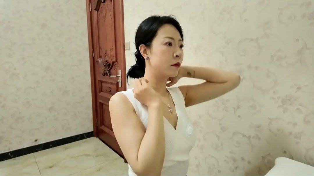 枫叶工作室精品定制2.7k剧情片—《母女劫难》重制版 单亲妈妈因无钱交房租被房东胁迫 女儿发现隐情被房东捂晕一同被捆绑囚禁