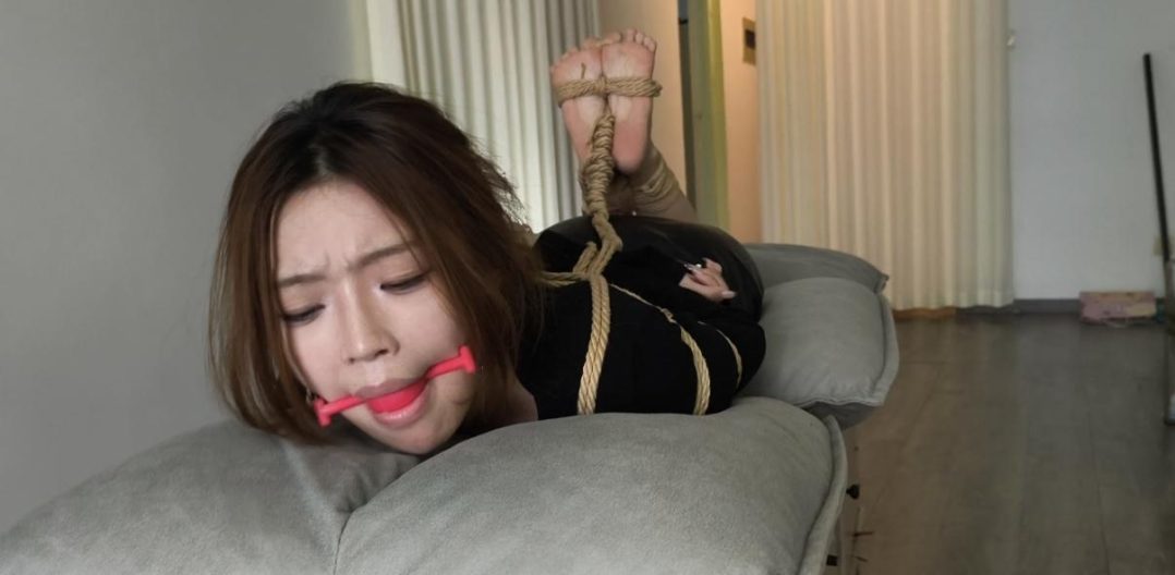 【禾一原创】（私人订制）《拍卖》丝袜加裸足 连脚趾都不放过 紧缚驷马放置拍
