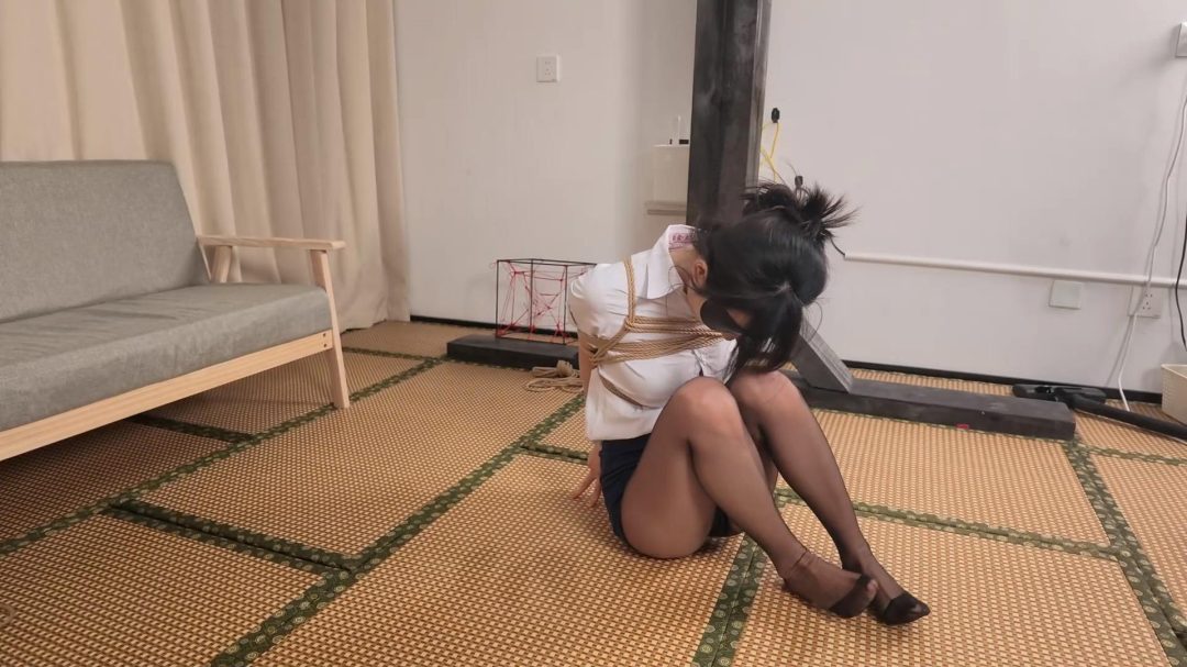 【胖竹子写真集】OL制服美女,直臂捆缚 制服诱惑