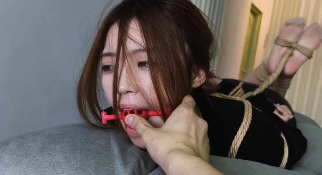 【禾一原创】（私人订制）《拍卖》丝袜加裸足 连脚趾都不放过 紧缚驷马放置拍