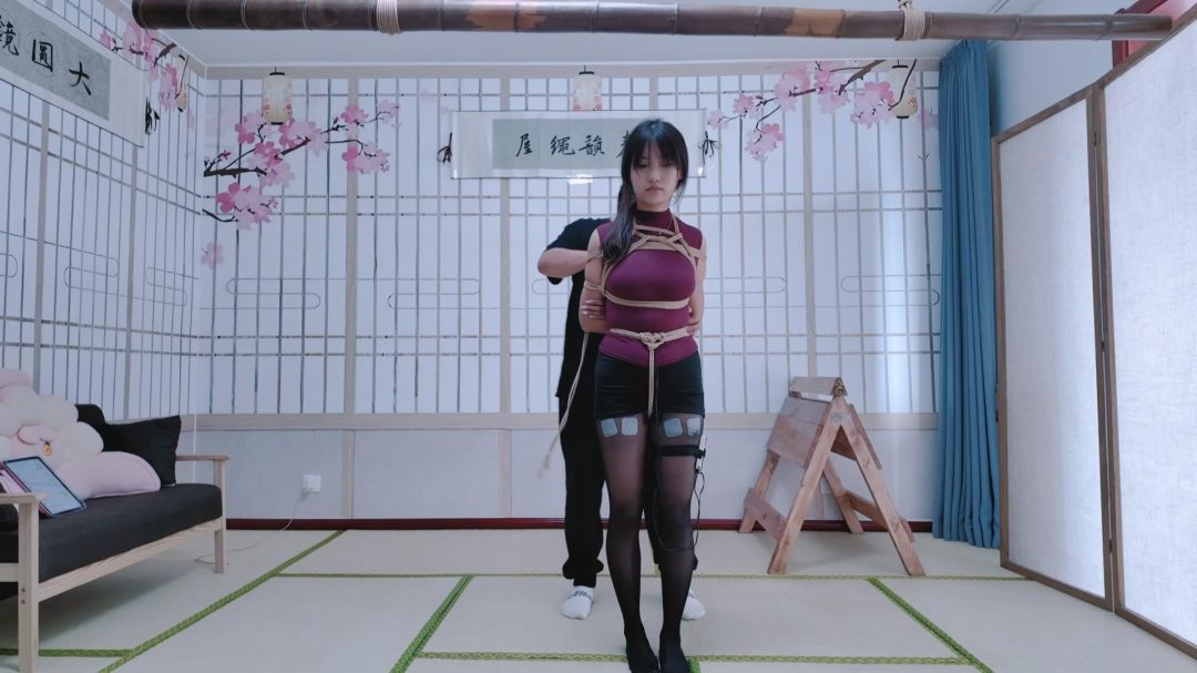 秦韵绳屋工作室定拍：玖儿踮脚直立吊电击+一小段访谈