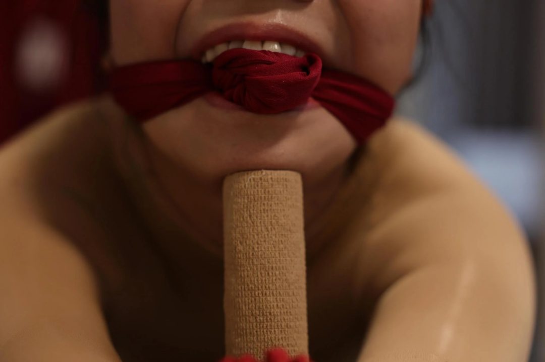 条凳缚打屁股