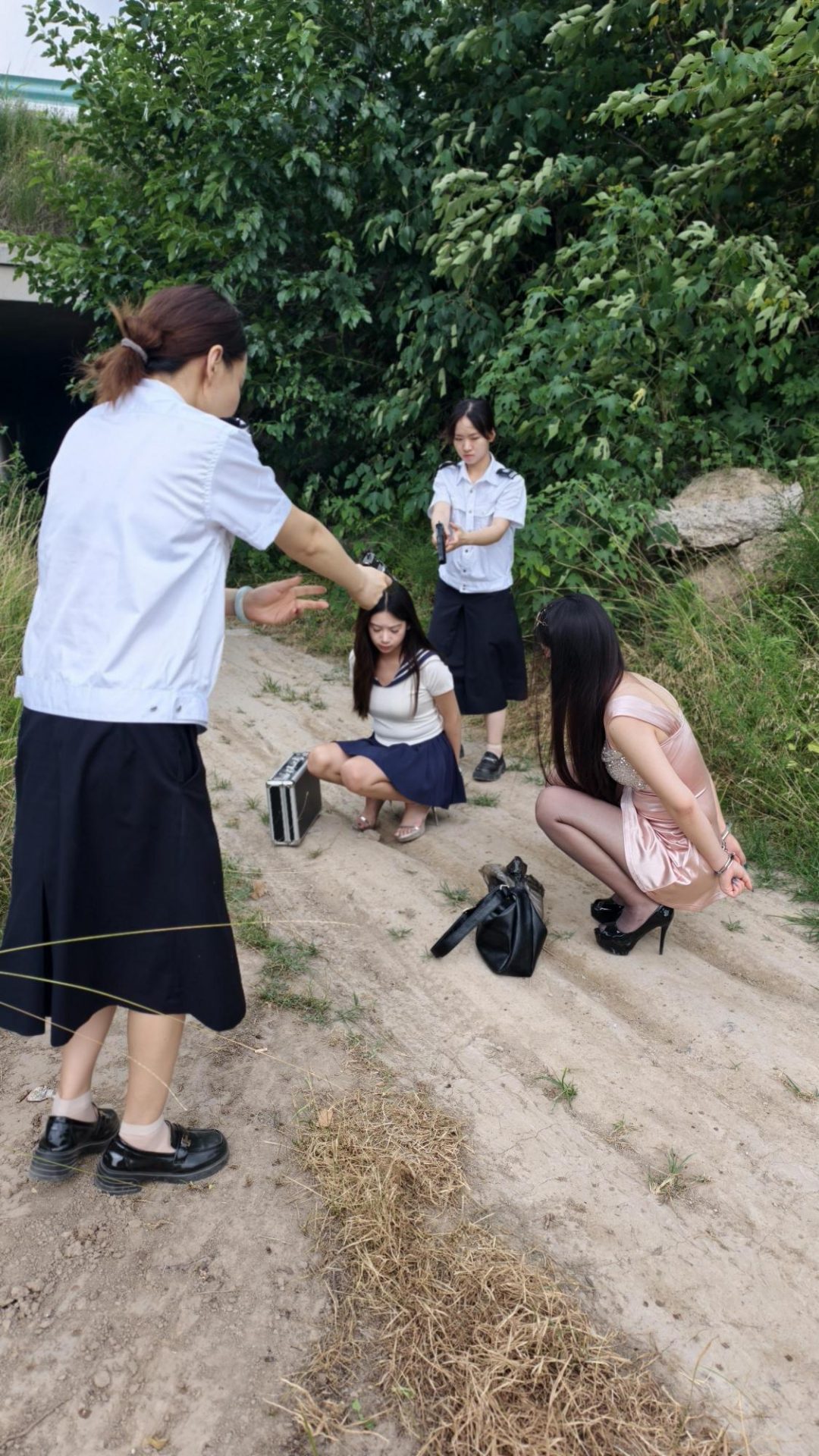【忘忧社工作室】美丽毒兰花(上集） 本剧是由两位新模特伊伊和初一首次出镜表演