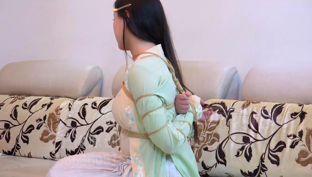安安小颖 汉服口球猜词游戏