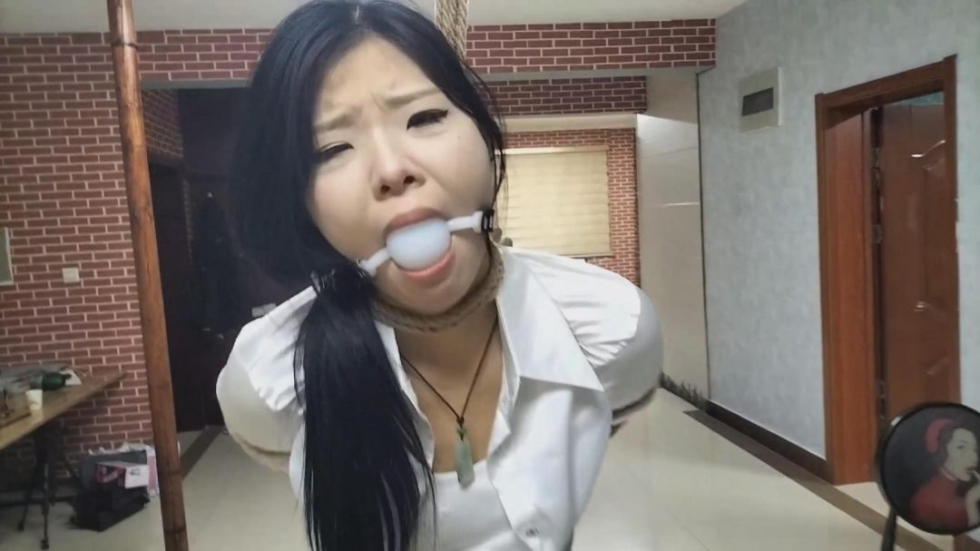 绳屋藏娇 定拍-新人白培驷马口球 绳屋藏娇 定拍-新人白培驷马口球
