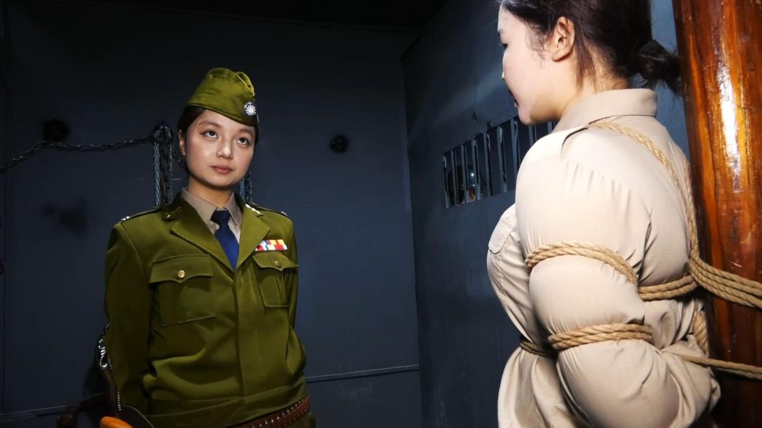 【影视级女烈大片】定拍转公映《卧底忠魂》 卧底苏晴将获取的布防图传递给接头人林溪时不慎被军统抓捕两人经历各种酷刑英勇就义