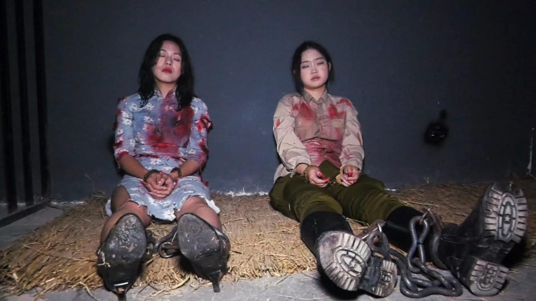 【影视级女烈大片】定拍转公映《卧底忠魂》 卧底苏晴将获取的布防图传递给接头人林溪时不慎被军统抓捕两人经历各种酷刑英勇就义