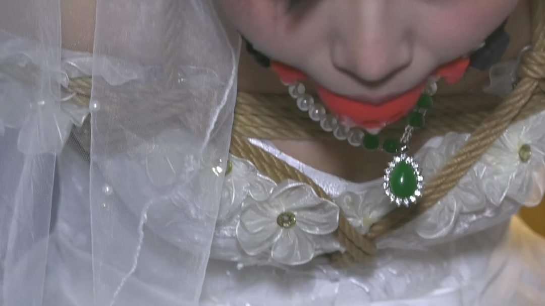 会所里捆绑婚纱女M