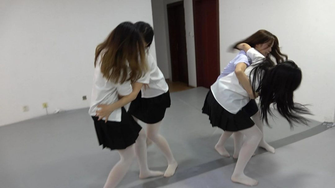 四女争斗