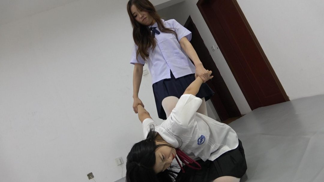 四女争斗