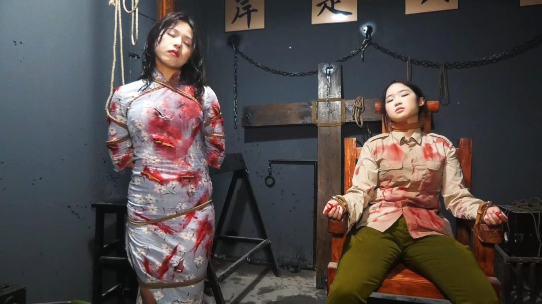 【影视级女烈大片】定拍转公映《卧底忠魂》 卧底苏晴将获取的布防图传递给接头人林溪时不慎被军统抓捕两人经历各种酷刑英勇就义
