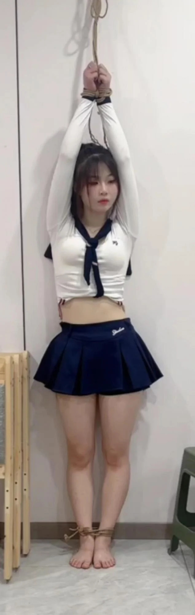 美女吊缚放置