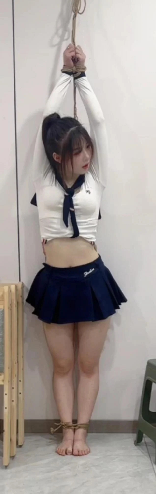 美女吊缚放置