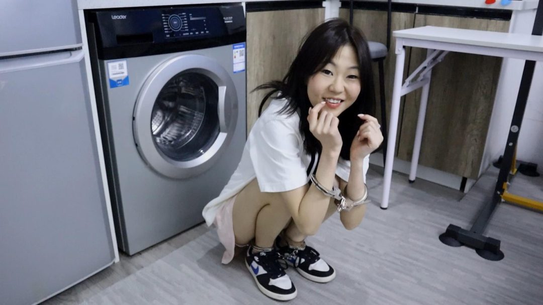趾间艺束工作室 高三学生小鹿与J官姐夫的镣铐游戏 挠脚挠全身TK 手铐脚铐脚镣