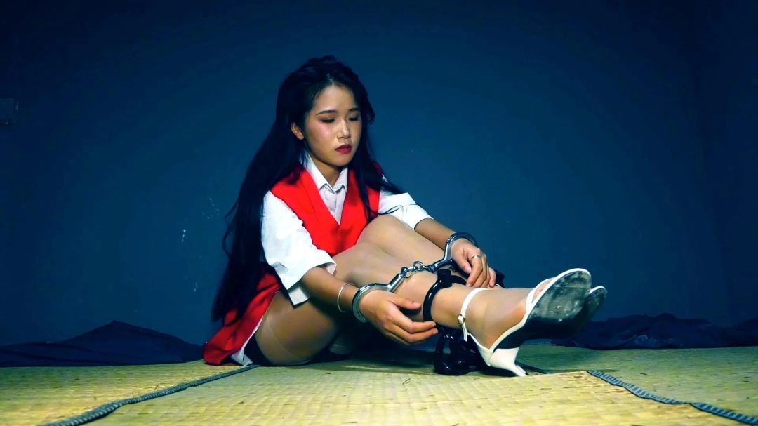 定拍转公映《深渊姐妹花》上集 谢雨欣为保护 妹妹主动扛下妹妹在她房间被捕