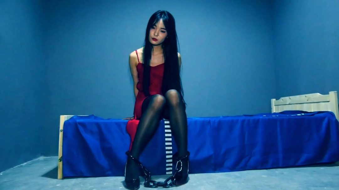 定拍转公映《深渊姐妹花》上集 谢雨欣为保护 妹妹主动扛下妹妹在她房间被捕