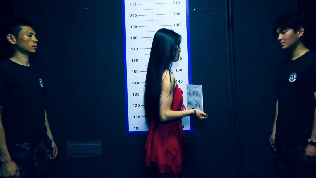 定拍转公映《深渊姐妹花》上集 谢雨欣为保护 妹妹主动扛下妹妹在她房间被捕