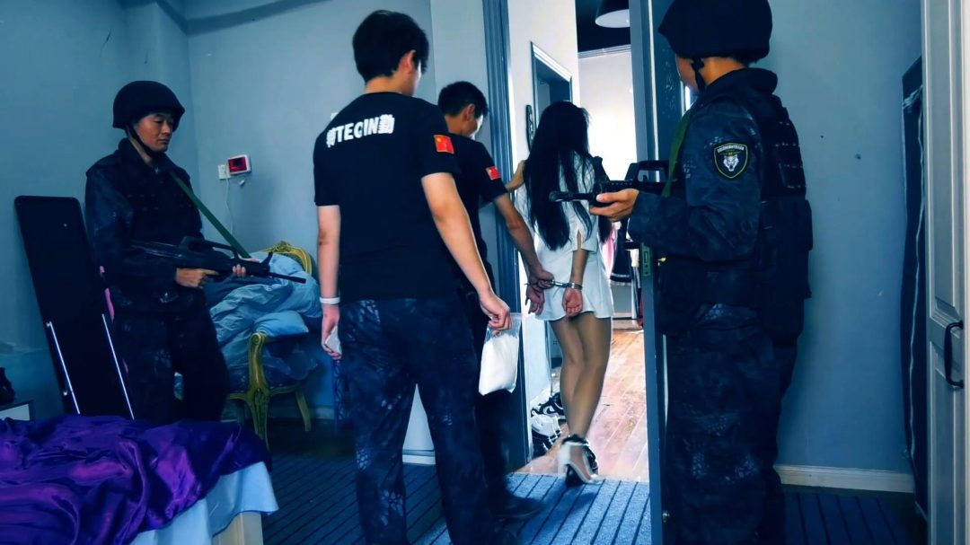 定拍转公映《深渊姐妹花》上集 谢雨欣为保护 妹妹主动扛下妹妹在她房间被捕