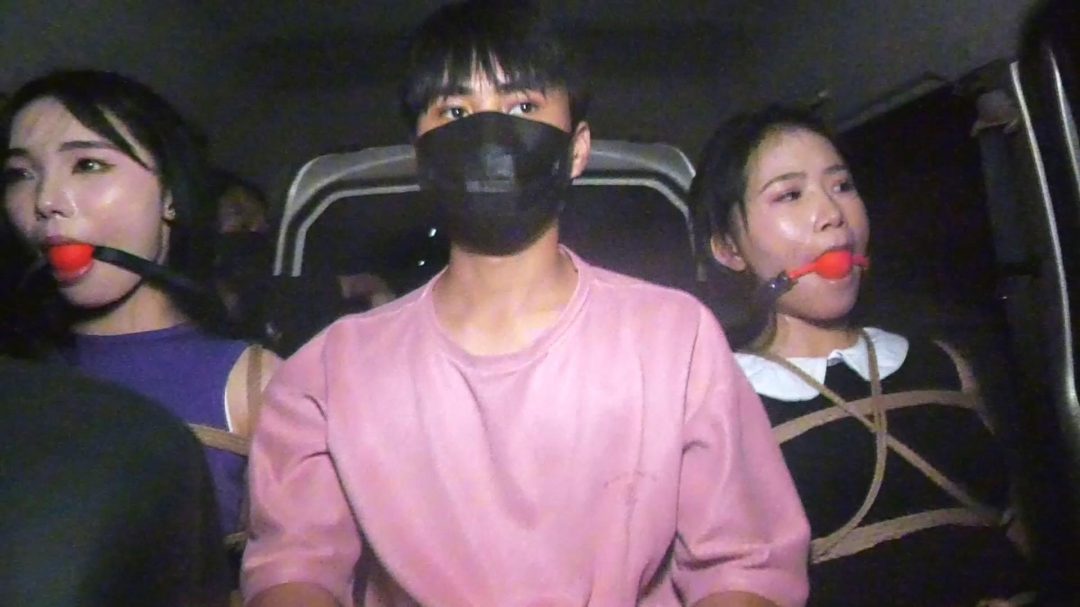 定拍转公映《宅门囚影》下集 把姐妹俩先捆绑起来关在地牢然后再驱车将姐妹俩