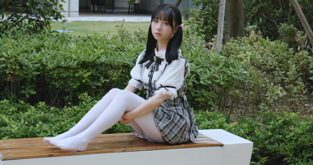 【袜得肤原创摄影】安娜可爱长裙半透白丝户外诱惑