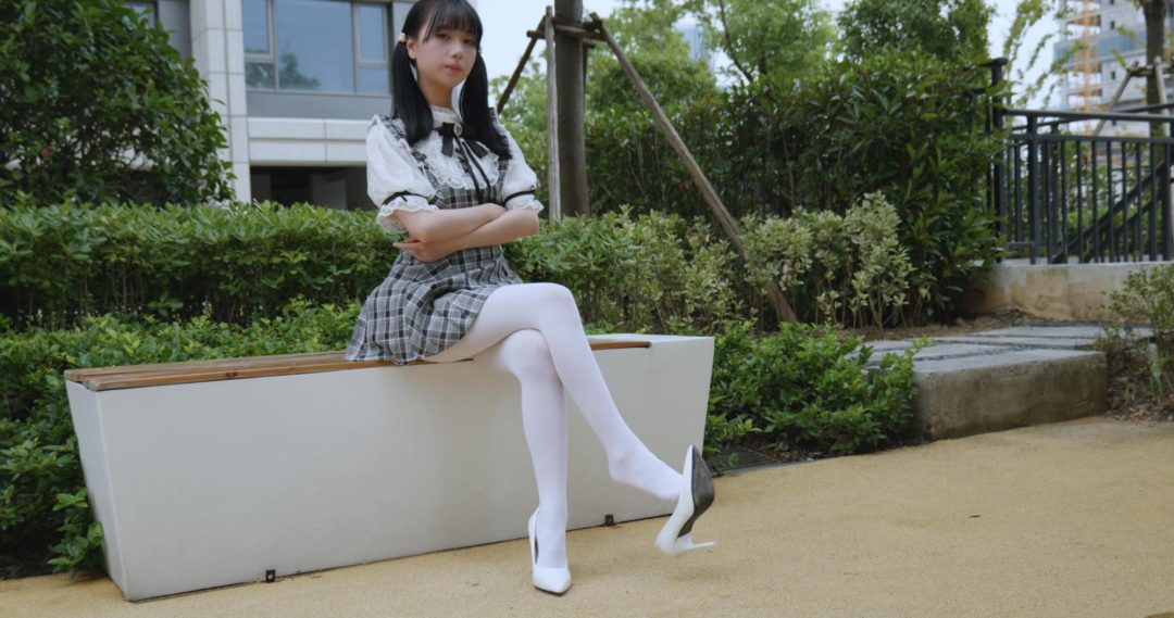 【袜得肤原创摄影】安娜可爱长裙半透白丝户外诱惑